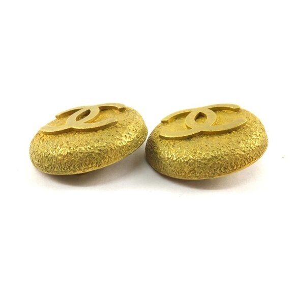 CHANEL Vintage CC 24K Gold Plated Clip-On 1" Round Medallion Logo Earrings w/Box - Picture 3 of 5
